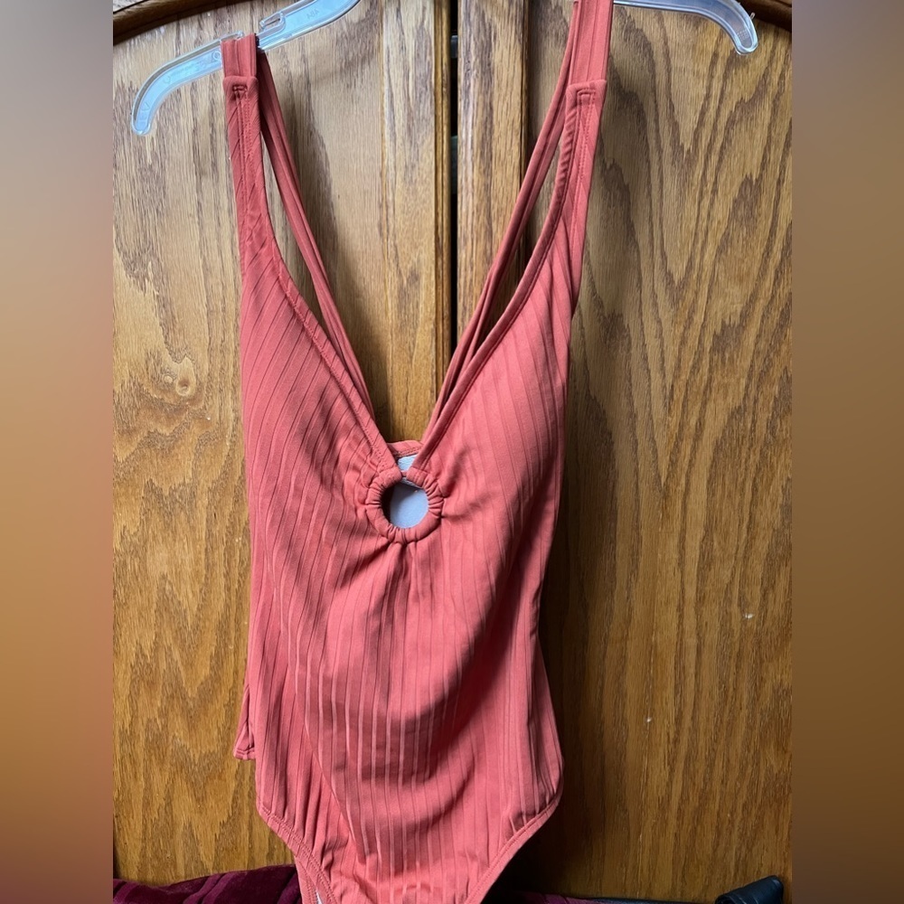 Kona Sol Women’s Sz M One Piece Ribbed Orange Swimsuit